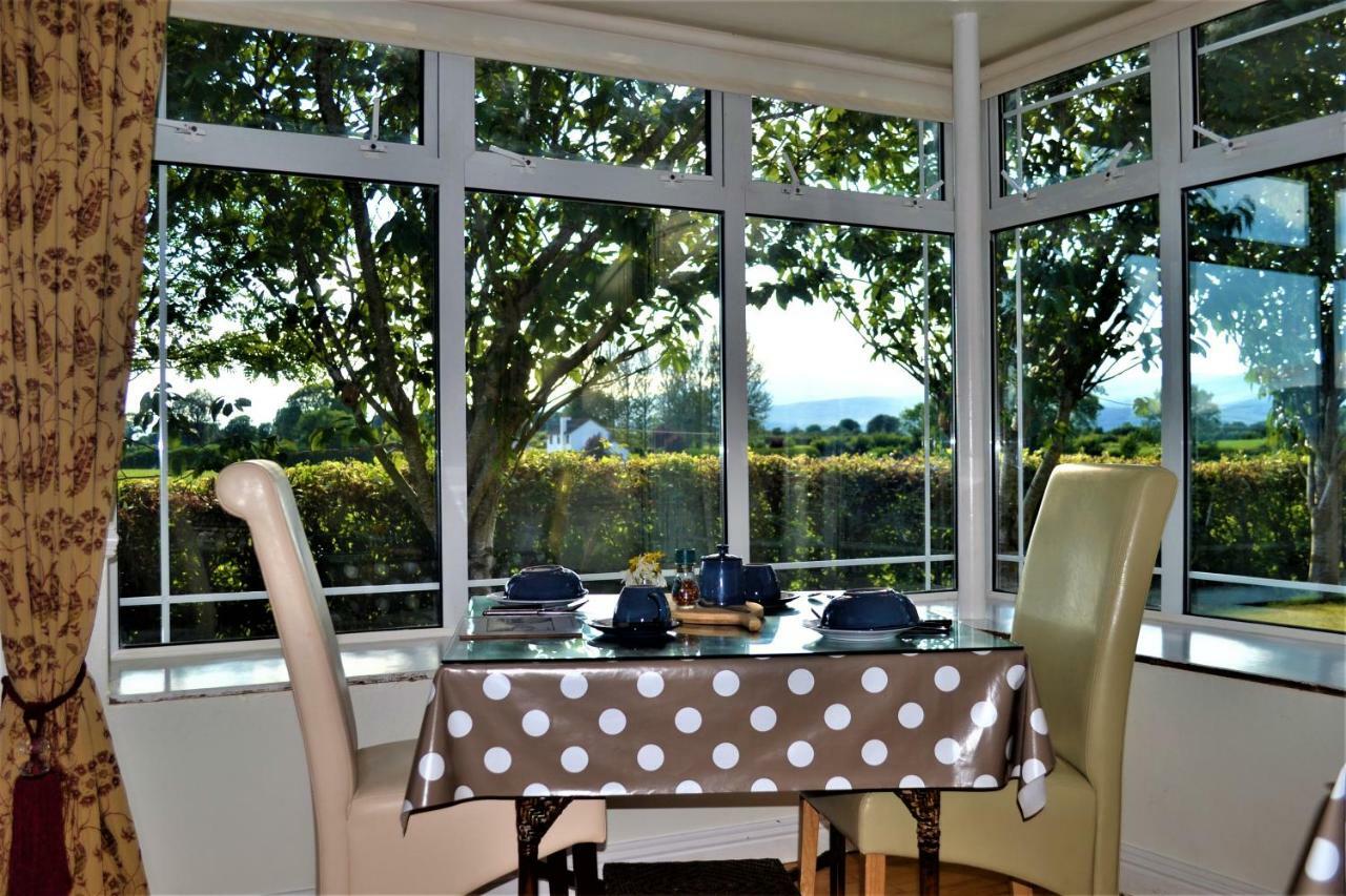 Annaswood B&B Cahir Dış mekan fotoğraf